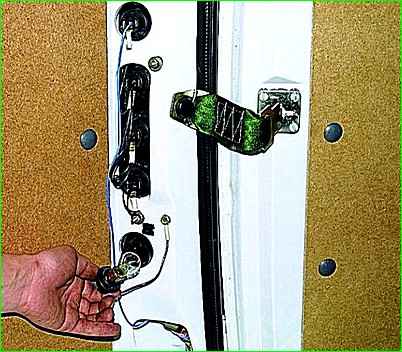 Замена ламп, снятие заднего фонаря ГАЗ-2705