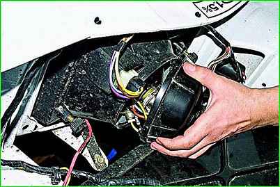 Замена ламп, снятие фары