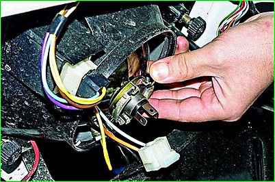 Замена ламп, снятие фары