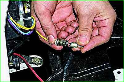 Замена ламп, снятие фары