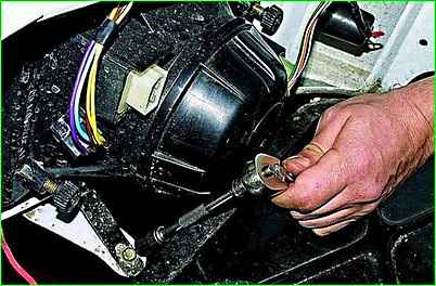 Замена ламп, снятие фары