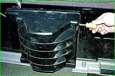 Removing the auxiliary heater fan electric motor