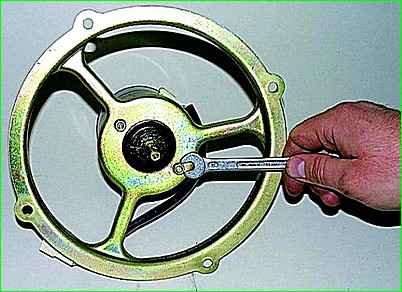 Removing the auxiliary heater fan motor