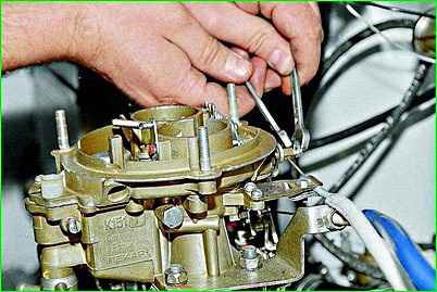 Aus- und Einbau der Instrumententafel GAZ-2705