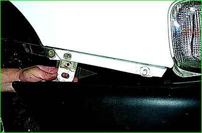 How to replace the front fender of a GAZ-2705