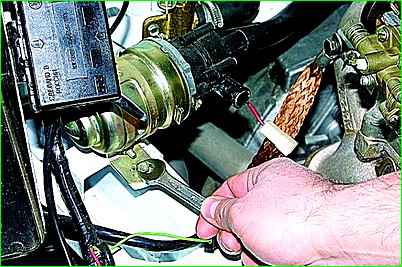 Elektropumpe der Standheizung ausbauen