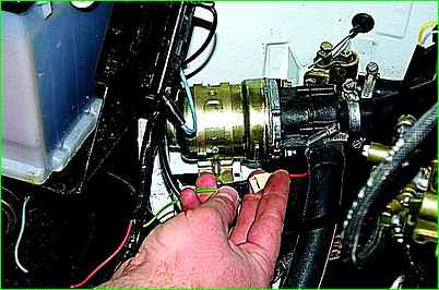 Elektropumpe der Standheizung ausbauen