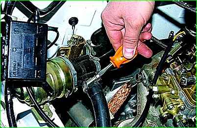 Elektropumpe der Standheizung ausbauen