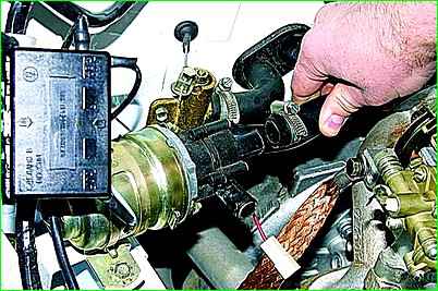 Elektropumpe der Standheizung ausbauen