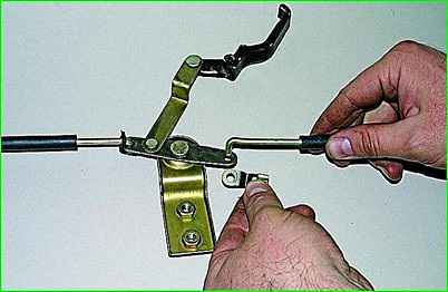 Снятие замка левой задней двери автомобиля