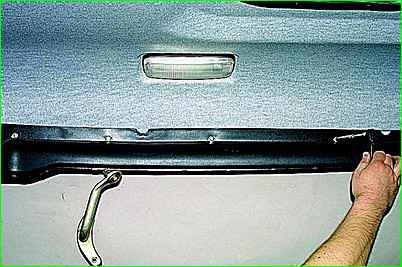 Як зняти механізм зсувних дверей автомобіля ГАЗ-2705