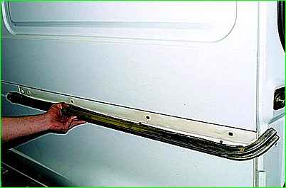 Як зняти механізм зсувних дверей автомобіля ГАЗ-2705