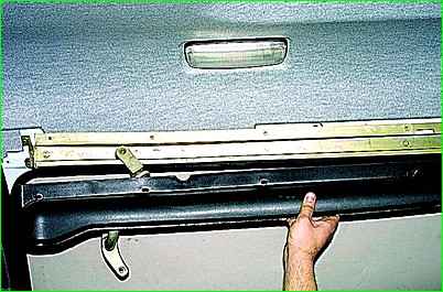 Як зняти механізм зсувних дверей автомобіля ГАЗ-2705