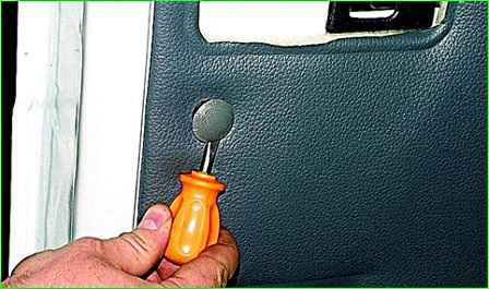 Зняття оббивки зсувних дверей ГАЗ-2705