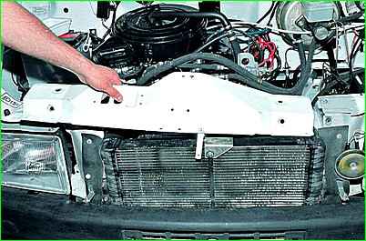 Снятие решетки и верхней панели облицовки радиатора