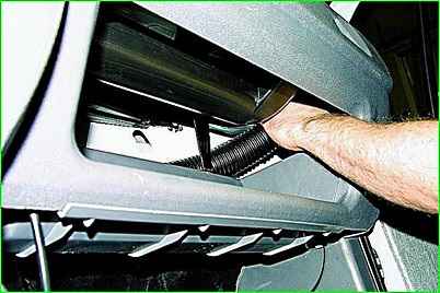 Aus- und Einbau der Instrumententafel GAZ-2705