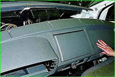 Aus- und Einbau der Instrumententafel GAZ-2705