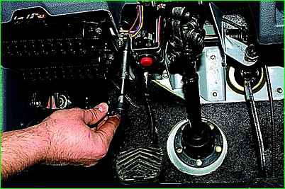 Как снять педальный узел автомобиля ГАЗ-2705