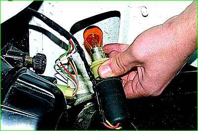 How to replace the front fender of a GAZ-2705