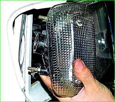 How to replace the front fender of a GAZ-2705