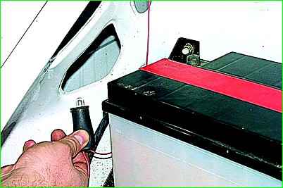 How to replace the front fender of a GAZ-2705