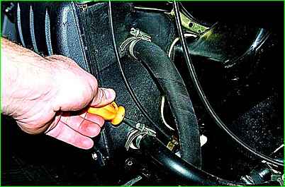 Cómo quitar e instale el radiador del calentador GAZ-2705