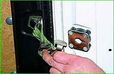 Снятие задней двери автомобиля