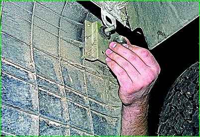 Как снять и установить бампер и усилитель бампера автомобиля ГАЗ-2705