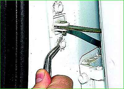 Снятие передней двери ГАЗ-2705