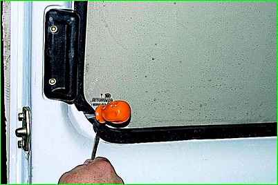 Ersatz der Glasseitenwand und Schiebetür GAZ-2705