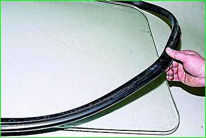 Ersatz der Glasseitenwand und Schiebetür GAZ-2705