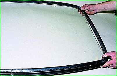 Ersatz der Glasseitenwand und Schiebetür GAZ-2705