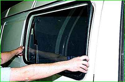 Ersatz der Glasseitenwand und Schiebetür GAZ-2705