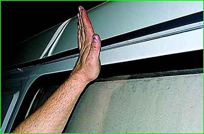 Ersatz der Glasseitenwand und Schiebetür GAZ-2705