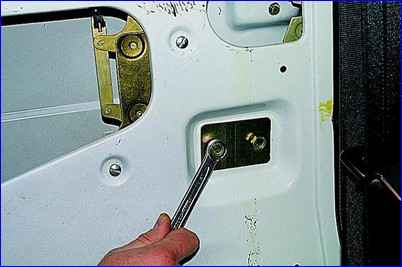 Зняття, встановлення та регулювання зсувних дверей автомобіля Газель