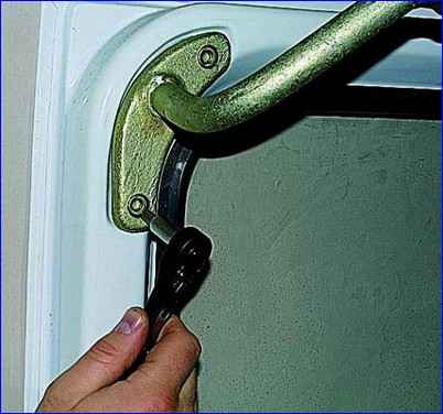 Зняття, встановлення та регулювання зсувних дверей автомобіля Газель