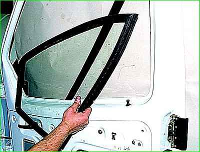 Замена стекол передней двери ГАЗ-2705