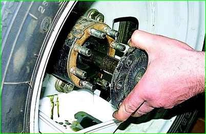 Extracción del semieje GAZ-2705