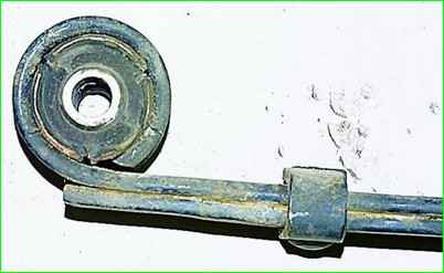 Desmontaje y reparación del resorte delantero GAZ-2705