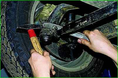 Розбирання та ремонт шкворневого з'єднання