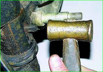 Розбирання та ремонт шкворневого з'єднання