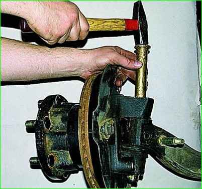 Розбірка та ремонт шкворневого з'єднання