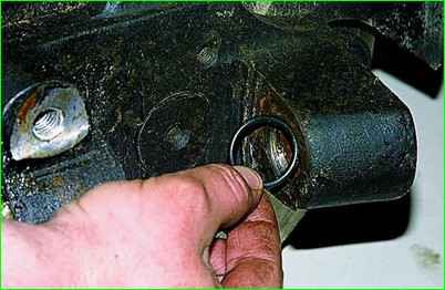 Розбирання та ремонт шкворневого з'єднання