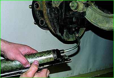 Змащення шкворневого з'єднання