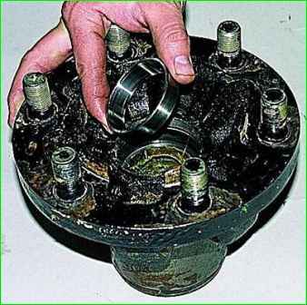 Reemplazo de rodamientos y puños de cubo de rueda delantera