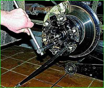 Reemplazo de rodamientos y puños de cubo de rueda delantera