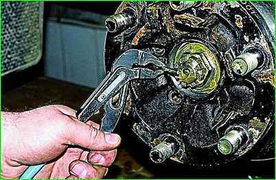 Reemplazo de rodamientos y puños de cubo de rueda delantera