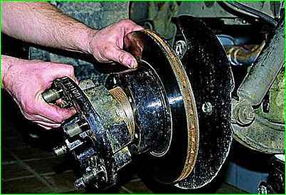 Reemplazo de rodamientos y casquillos del cubo de la rueda delantera