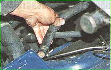 Cambio de aceite en el servomotor hidráulico GAZ-2705