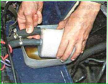 Cambio de aceite en el servomotor hidráulico GAZ-2705